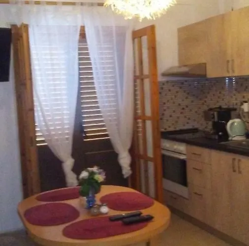 St Paul And Peter's House Apartment