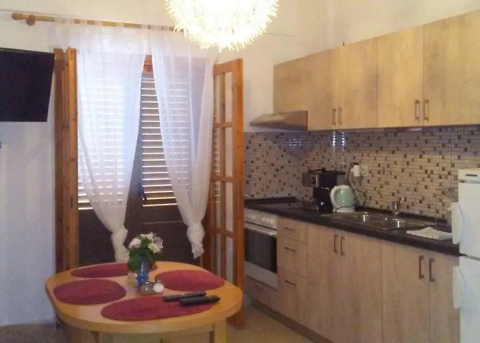 St Paul And Peter's House Apartment